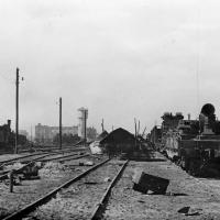 Разбитые железнодорожные вагоны в районе вокзала Сталинград - I. Октябрь 1942 года